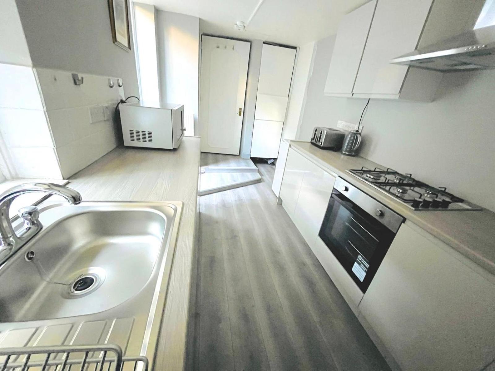 Charming 1-bedroom Flat For Rent In Apartment *