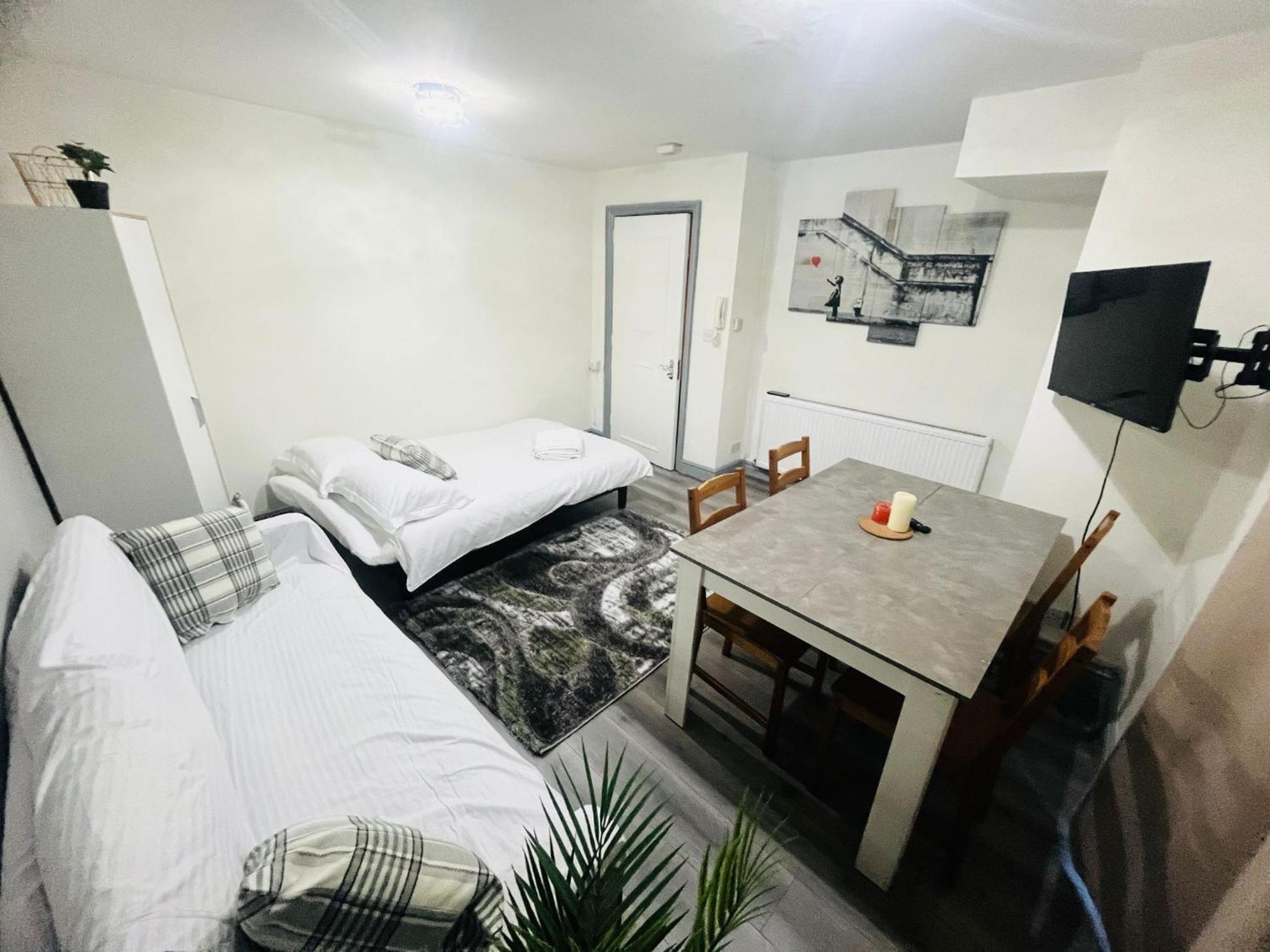 Apartment Charming 1-bedroom Flat For Rent In