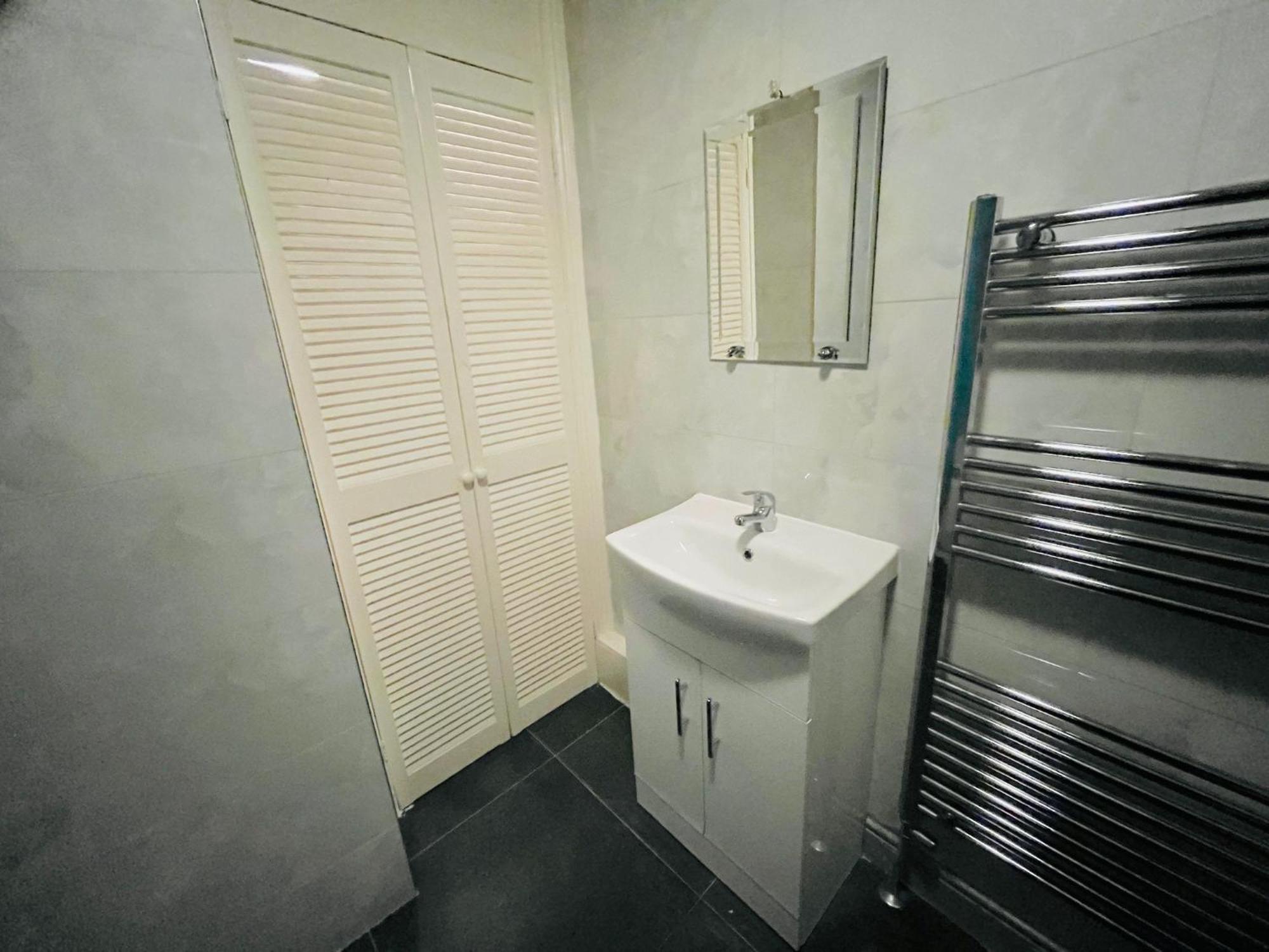 Charming 1-bedroom Flat For Rent In Apartment London